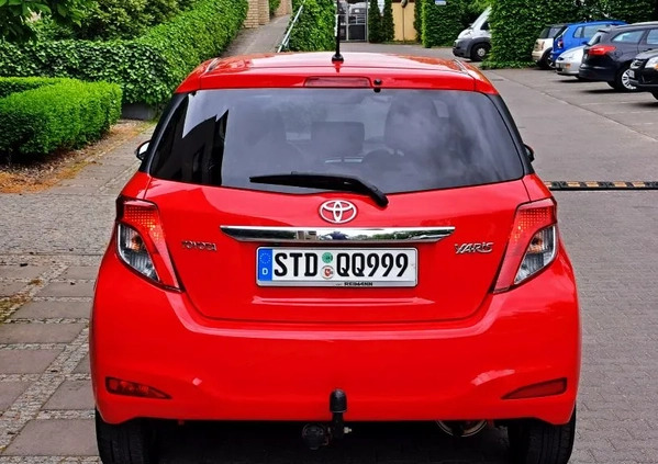 Toyota Yaris cena 18999 przebieg: 240000, rok produkcji 2013 z Szczecin małe 106